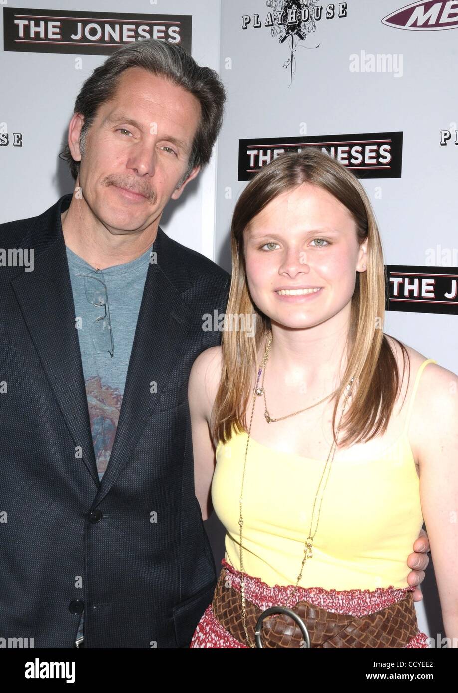 Apr 08, 2010 - Los Angeles, California, USA - Actor GARY COLE and daughter MARY COLE  at the 'The Joneses' Los Angeles Premiere held at the ArcLight Hollywood. (Credit Image: Â© Paul Fenton/ZUMA Press) Stock Photo