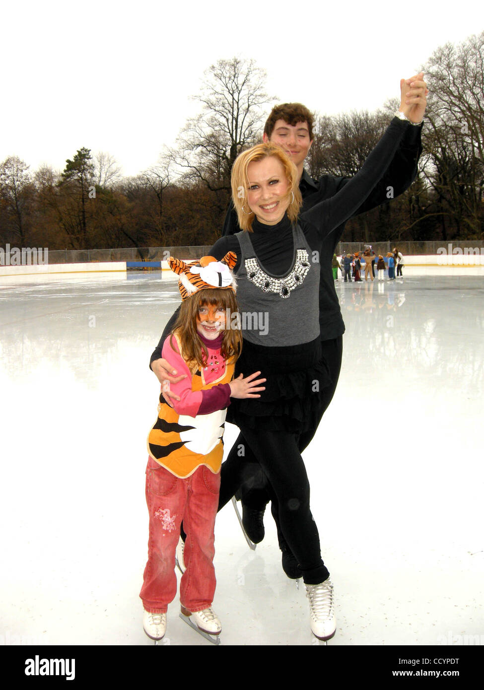 Kids ice skating hi-res stock photography and images - Page 12 - Alamy, image size:975x1390