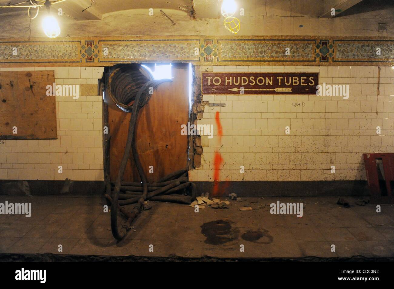 Cortlandt street station hi res stock photography and images Alamy