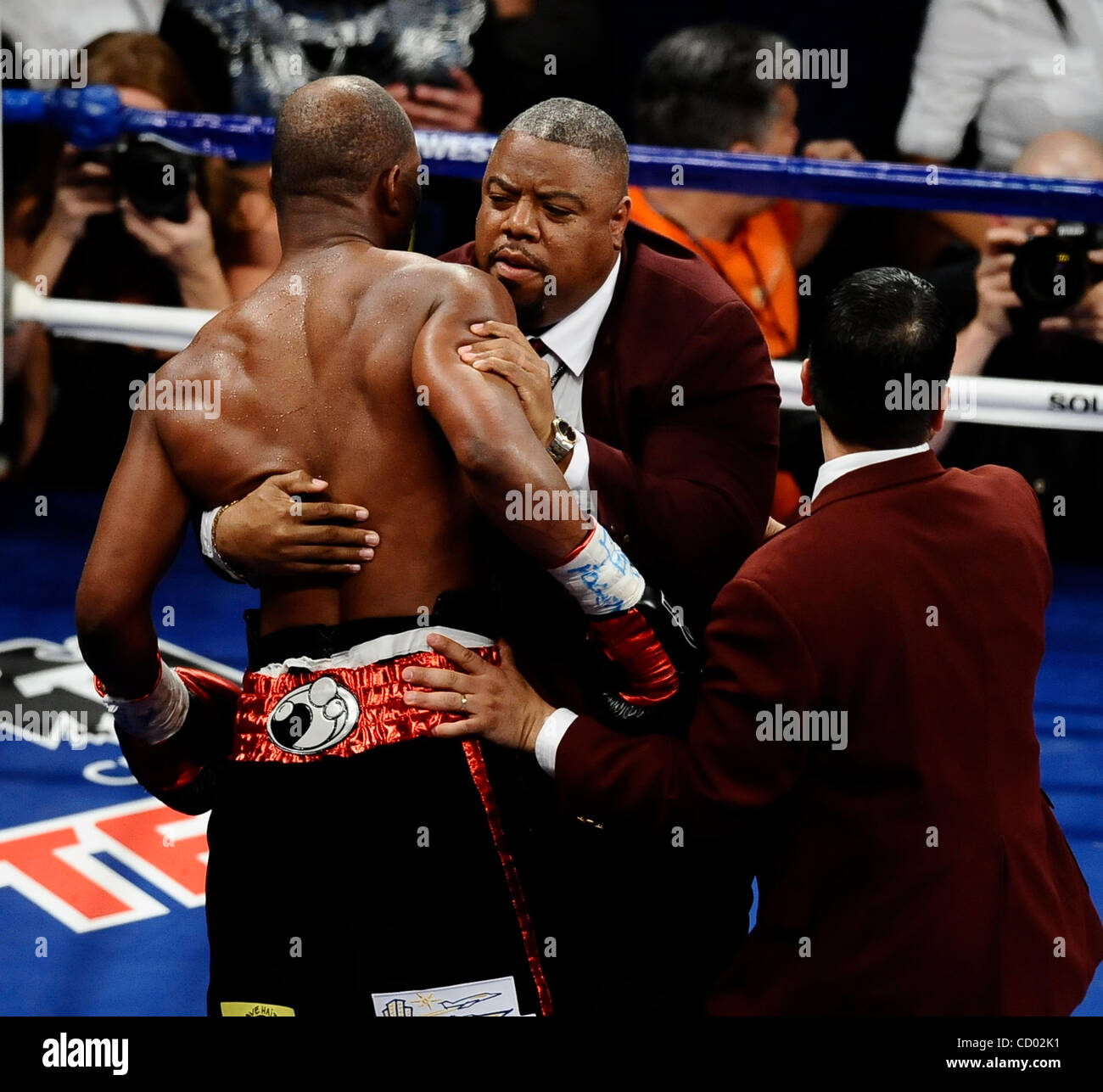 Officials In Boxing Boxing round bell hi-res stock photography and images - Alamy