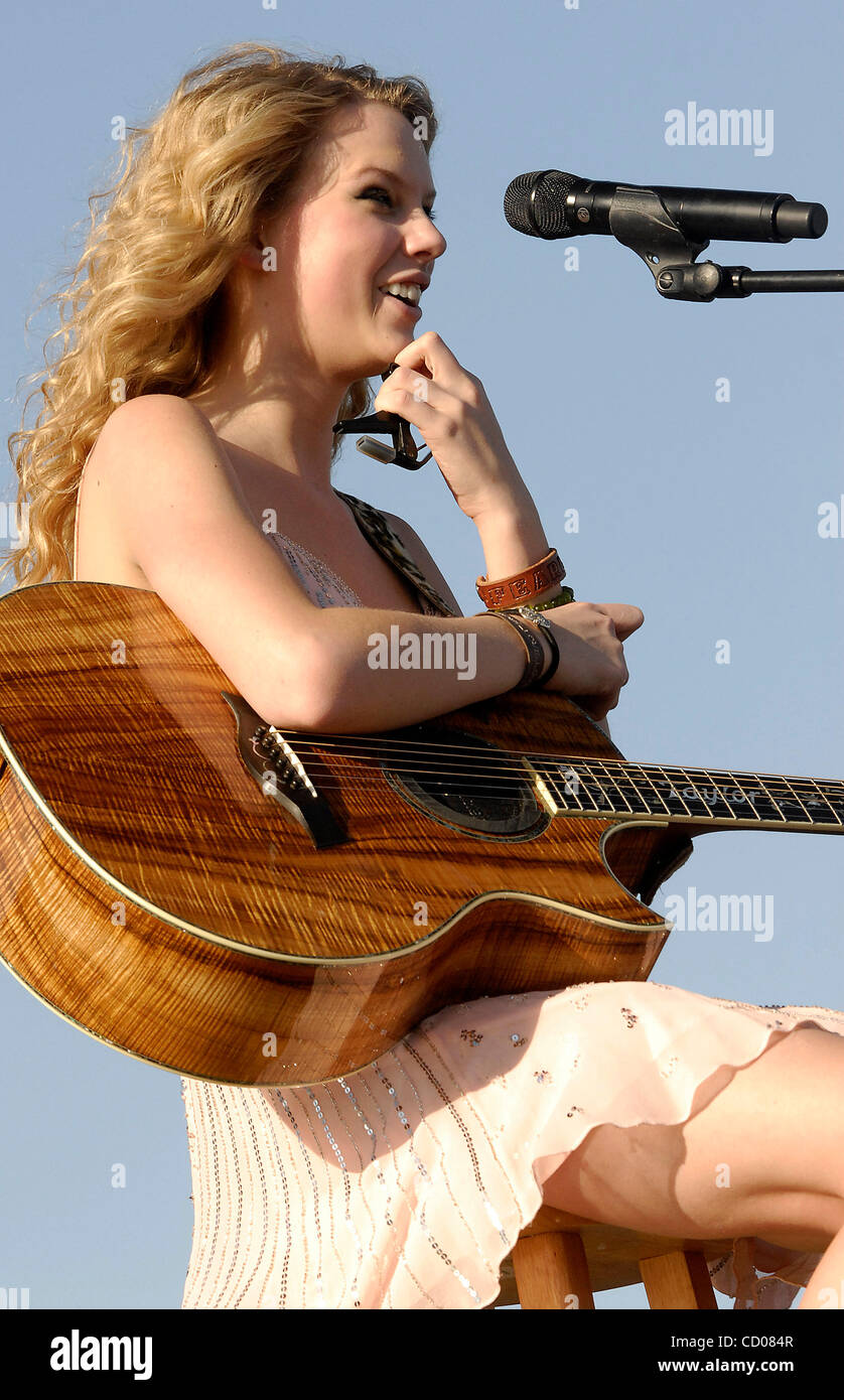 Musician Taylor Swift performing 2008 Stagecoach Country