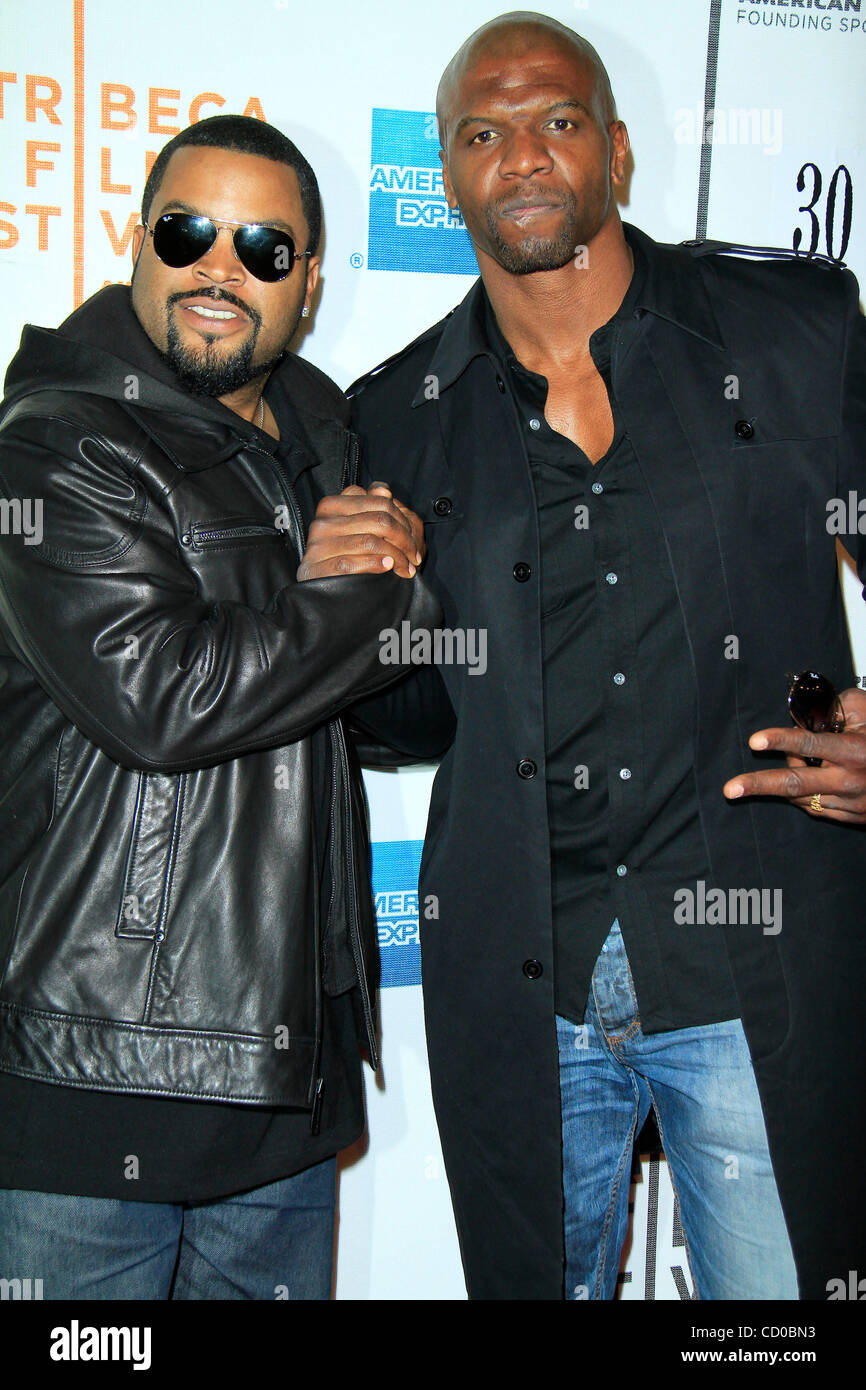 Ice Cube and Terry Crews arrive at the premiere of Ice Cube's RIGHT