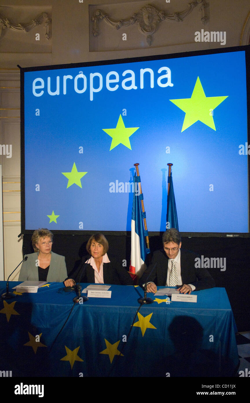 European Commissioner for Information Society and Media Viviane Reding, (L)  France's Minister of Culture Christine Albanel  (C) and European Commissioner for Multilingualism, Romanian Leonard Orban  during the opening ceremony of the launch of the European digital library Europeana, in Brussels Nov Stock Photo