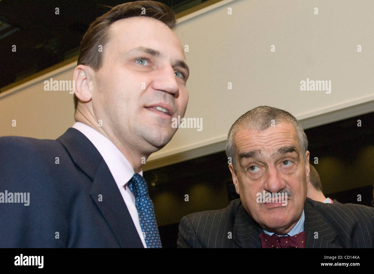 Polish Minister of Foreign Affairs Radek Sikorski (L) chats with Czech Foreign Minister Karel Schwarzenberg (R) prior to the EU General Affairs and External Relations Council meeting in Luxembourg, 29 April 2008.   [© by Wiktor Dabkowski] .... Stock Photo