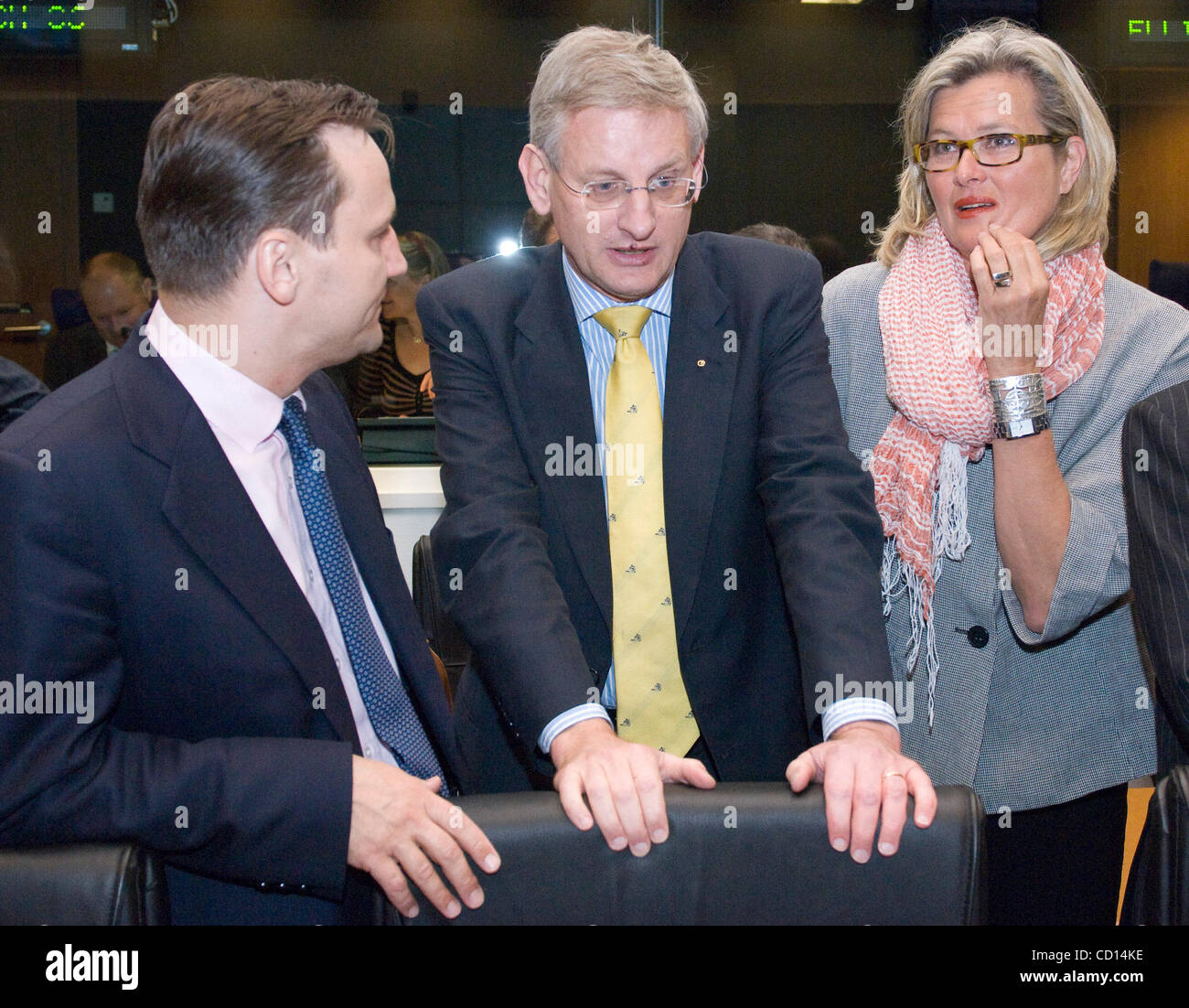 Polish Foreign Minister Radek Sikorski (L) talks with his counterparts from Sweden Carl Bildt (C) and Austria, Ursula Plassnik (R) before a European Union General Affairs and External Relations Council meeting on April 29, 2008 in Luxembourg. [© by Wiktor Dabkowski] .... Stock Photo