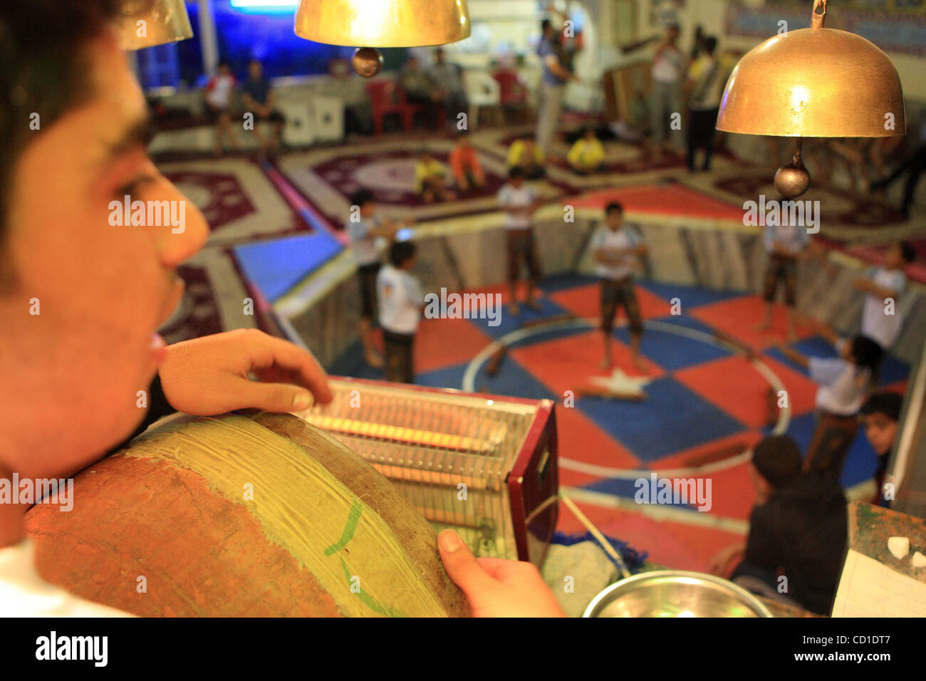 Zurkhaneh exercices hi-res stock photography and images - Alamy