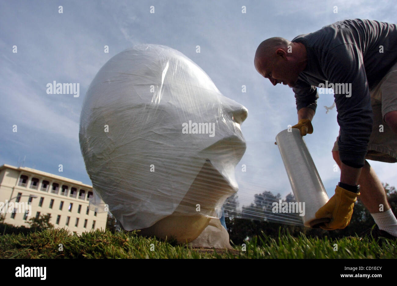 ONLINE Professional art handler, Mike Weimer, of Ship Art