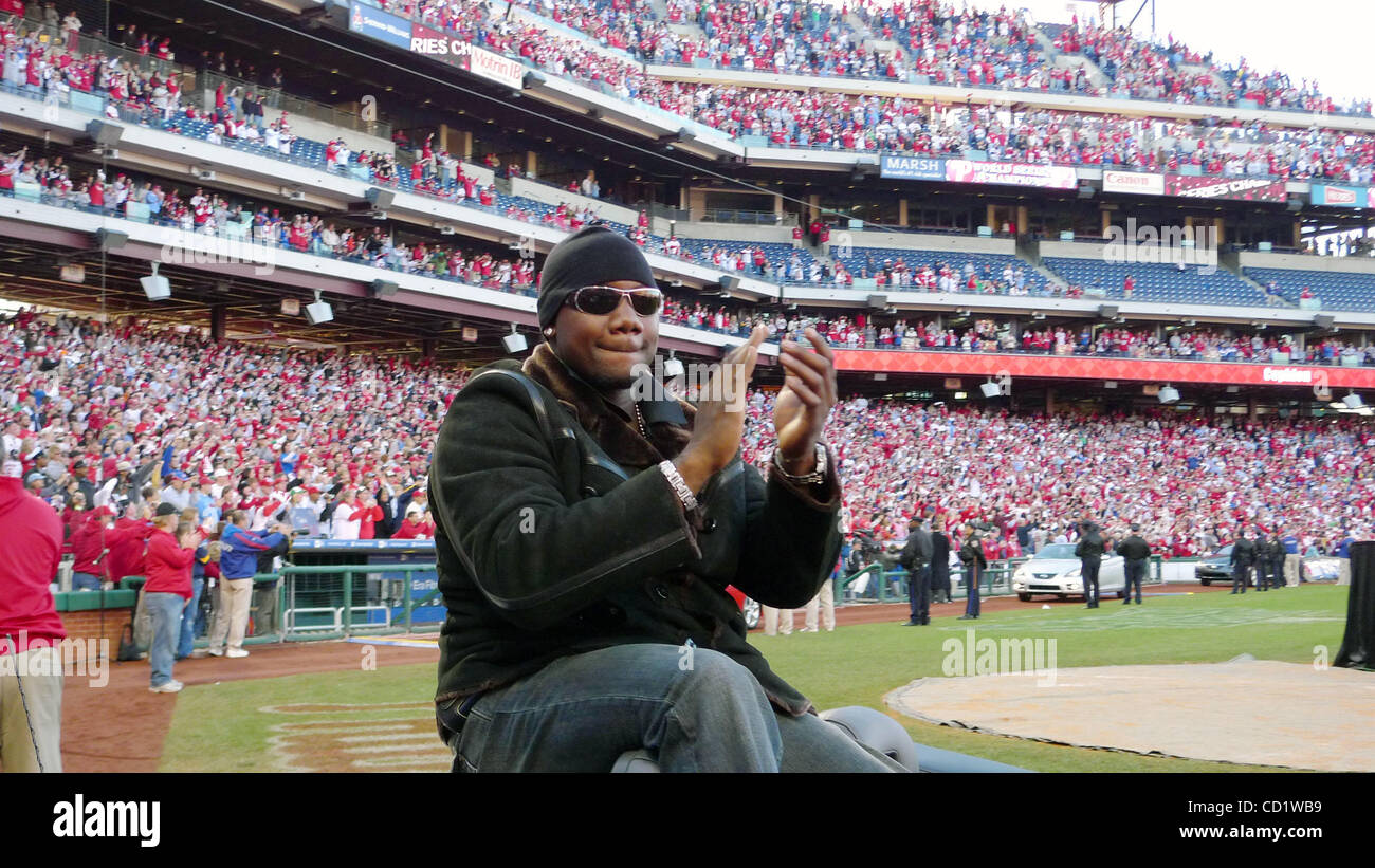 Phillies world series crowd hi-res stock photography and images