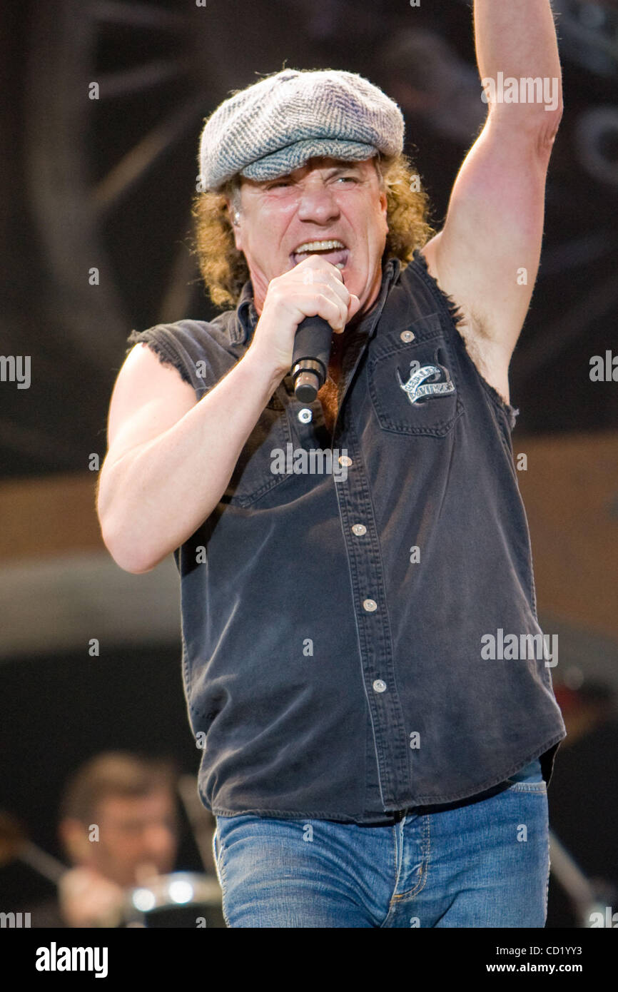 November 7, 2008 - Toronto, Ont AC DC with front man vocalist Brian Johnson play in front of 45,000 plus screaming fans at the Rogers Centre in Toronto, Ontario Canada as part of their 2008/09 Black Ice World Tour. Ray Miller / Southcreek EMI / Zuma Press Stock Photo