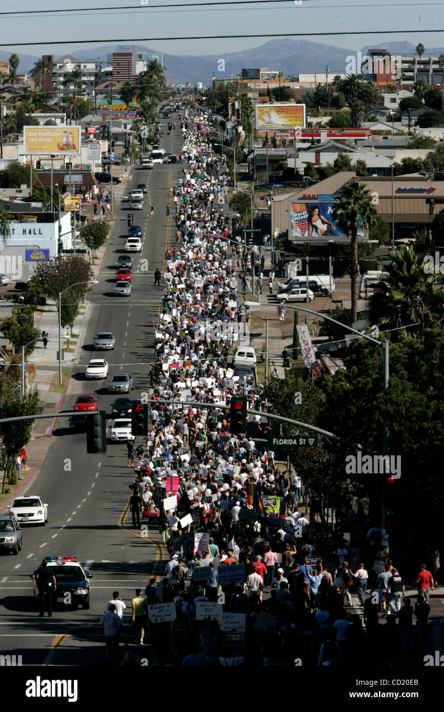 November 8, 2008 Thousands of people turned out to protest the recently passed Prop 8 (ban on gay marriage) and marched nearly two miles (down University Avenue from Hillcrest to North Park), at the Saturday afternoon San Diego rally. (This is looking east from the Georgia Street bridge over Univers Stock Photo