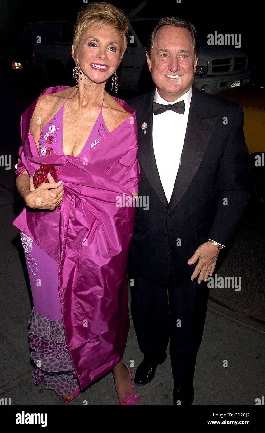 May 5, 2004 - New York, New York, U.S. - K37057JKRON.TANGO ARGENTINO 2004  AT THE .METROPOLITAN CENTER, NEW YORK New York..05/04/2004.   /    2004.NEIL AND LEBA SEDAKA(Credit Image: Â© John Krondes/Globe Photos/ZUMAPRESS.com) Stock Photo