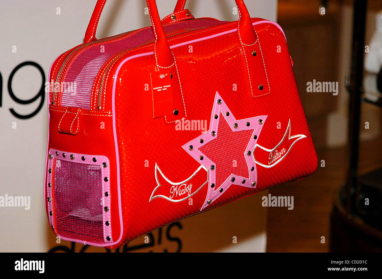 July 8, 2004 - New York, New York, U.S. - K38241JKRON.NICKY HILTON