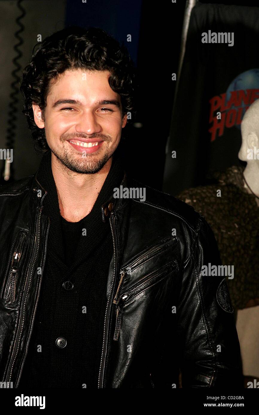 Mar. 3, 2008 - New York, New York, U.S. - STEVEN STRAIT, UNVEILS ...