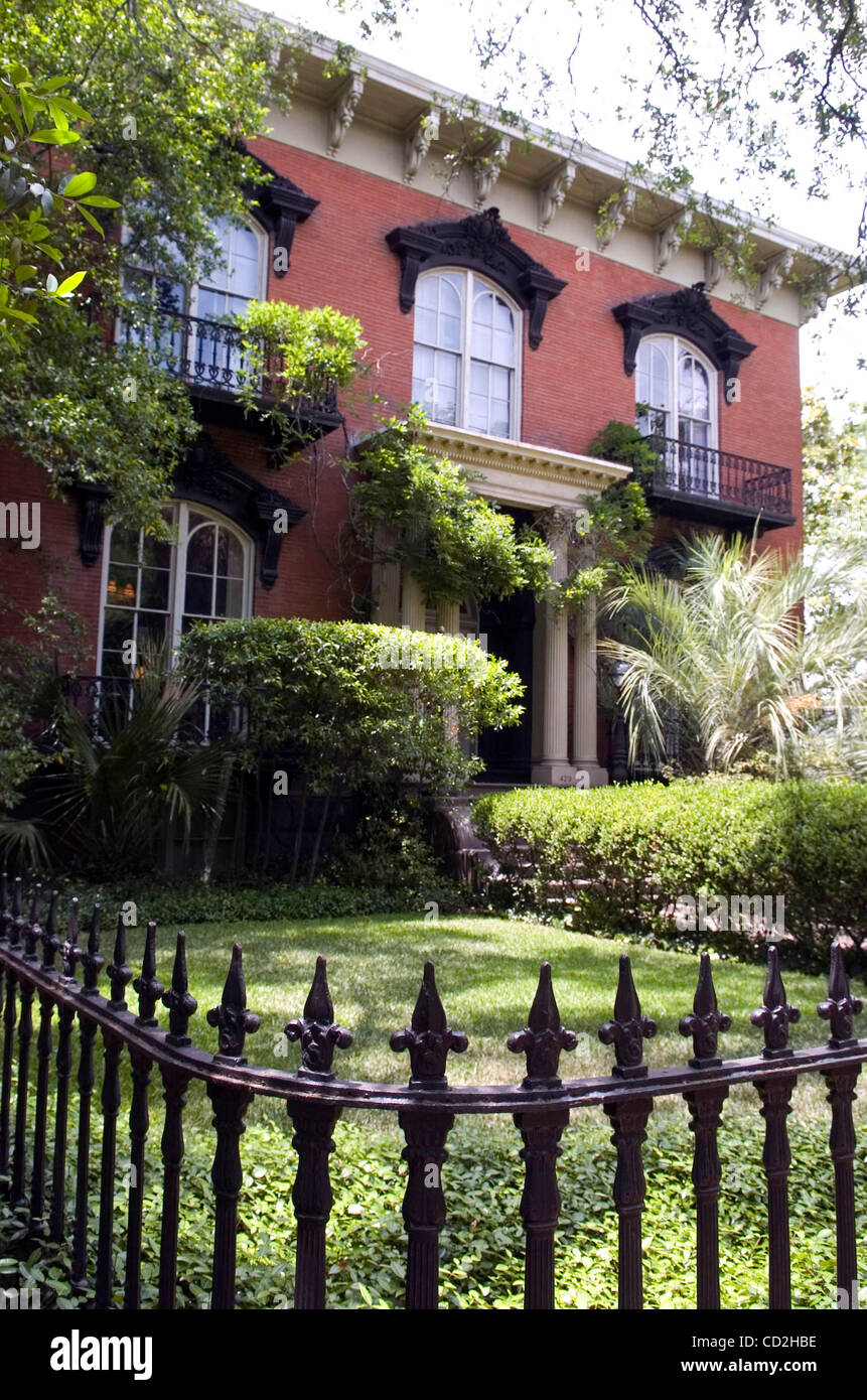 SAVANNAH, GA - JUNE 1:  The Mercer Williams House in Savannah, Georgia on Friday, June 1, 2007. Former occupant Jim Williams was the subject of the book and movie 'Midnight in the Garden of Good and Evil' by John Berendt. (Photo by Erik S. Lesser/for The New York Times) Stock Photo