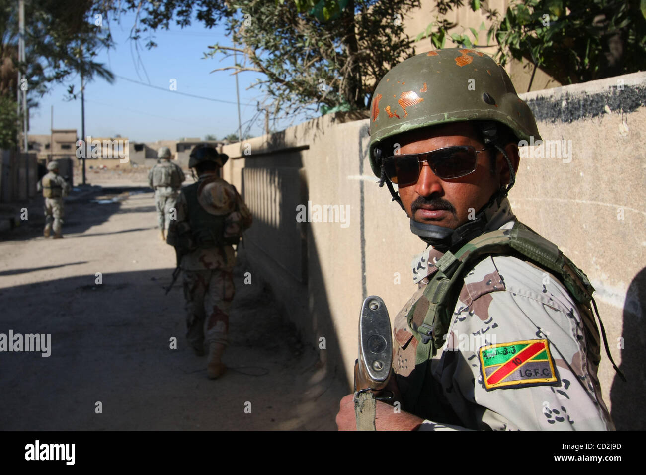 Mar 07, 2008 - Dora district, Baghdad, Iraq - An Iraqi soldier is conducting a joint patrol with US forces in the Dora District of Baghdad. (Credit Image: © Simon Klingert/ZUMA Press) RESTRICTIONS: * Germany Rights OUT * Stock Photo