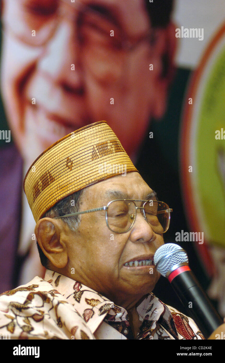Former Indonesia President KH ABDURRAHMAN WAHID a known as GUS DUR during declare as  Indonesia President candidate in Jakarta,Indonesia.March 09,2008. The National Awakening Party or Partai Kebangkitan Bangsa (PKB)  to declare KH ABDURRAHMAN WAHID as Indonesia President candidate on  Election 2009. Stock Photo