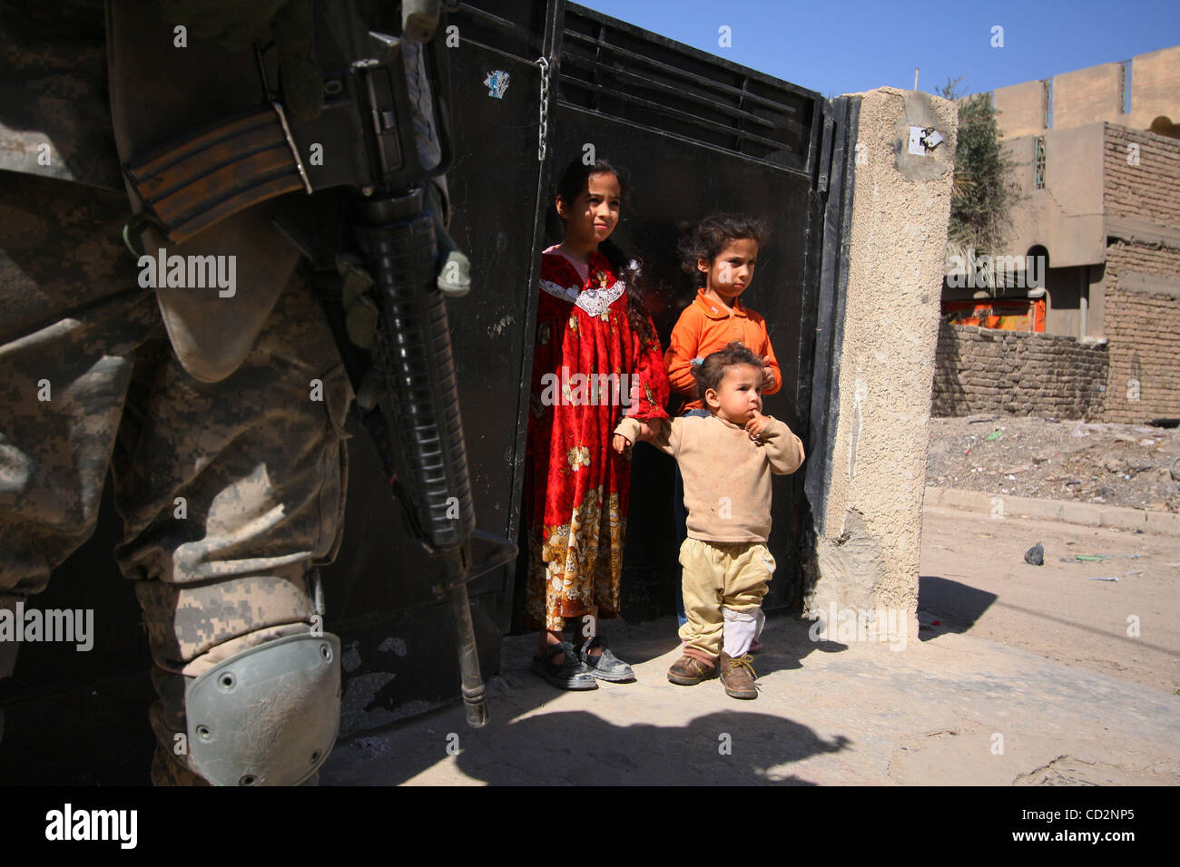 Mar 15, 2008 Baghdad, Baghdad, Iraq Iraqi kids watch as soldiers of