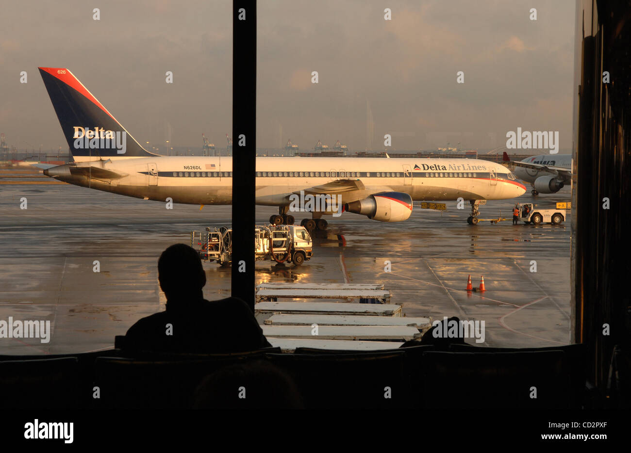 Delta airlines jet hires stock photography and images Alamy