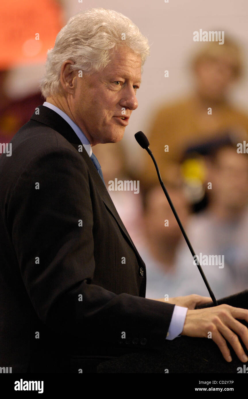 28 March 2008 Former President Bill Clinton speaks to the crowd during