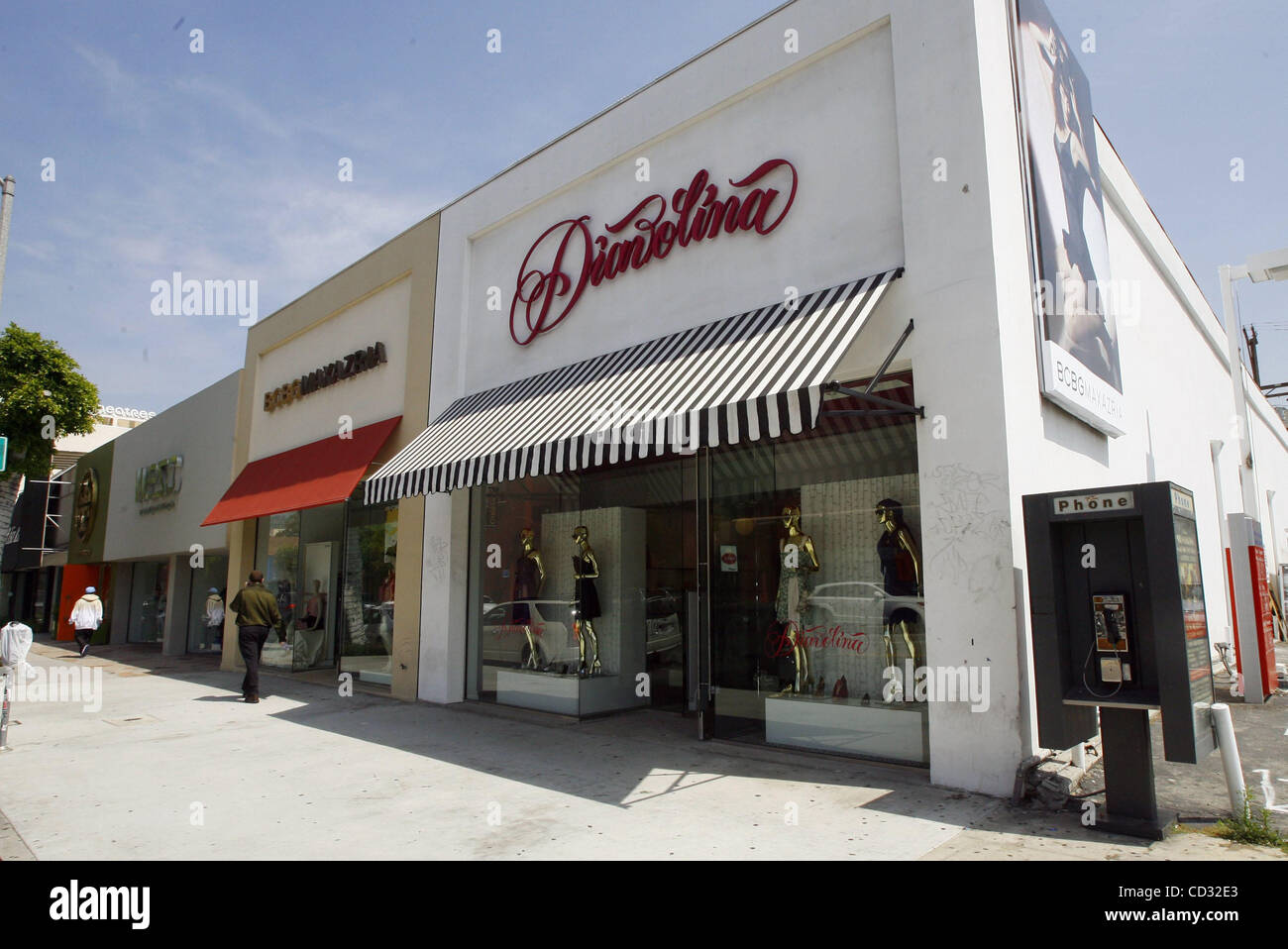 2,978 Los Angeles Store Opening On Robertson Stock Photos, High