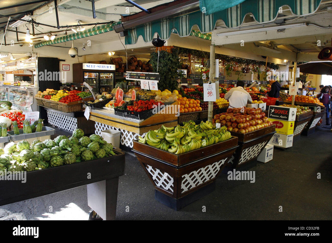 The grove los angeles farmers market hi-res stock photography and ...