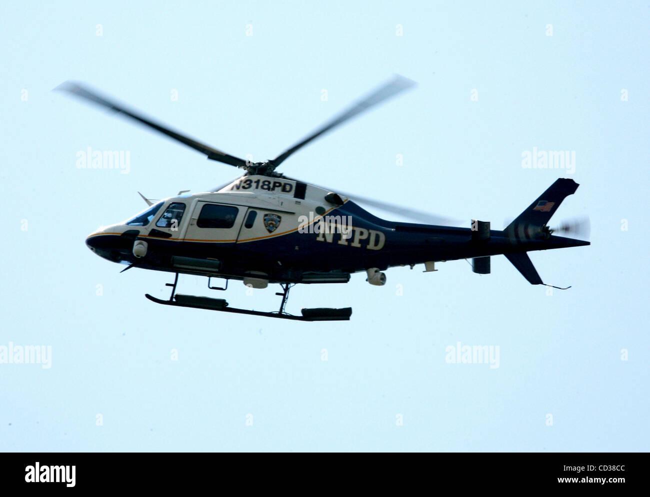 Ny police helicopter hi-res stock photography and images - Alamy