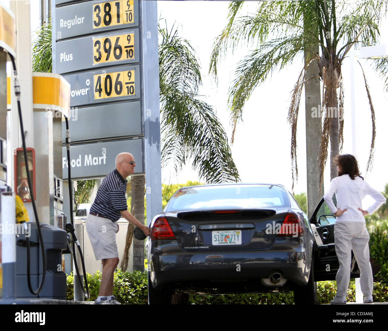 042308 biz gasprice (1) Staff photo by Bill Ingram/ The PBPost 0052107A