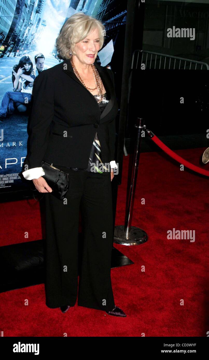 Betty buckley hi-res stock photography and images - Alamy