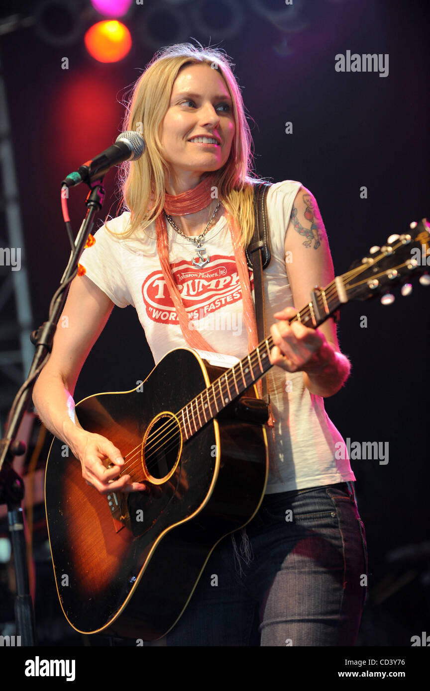 Jun 15, 2008 - Manchester, Tennessee, USA - Musician AIMEE MANN performs  live as her 2008 current tour makes a stop at The Bonnaroo Music and Arts  Festival. The four-day multi-stage camping, image size:864x1390