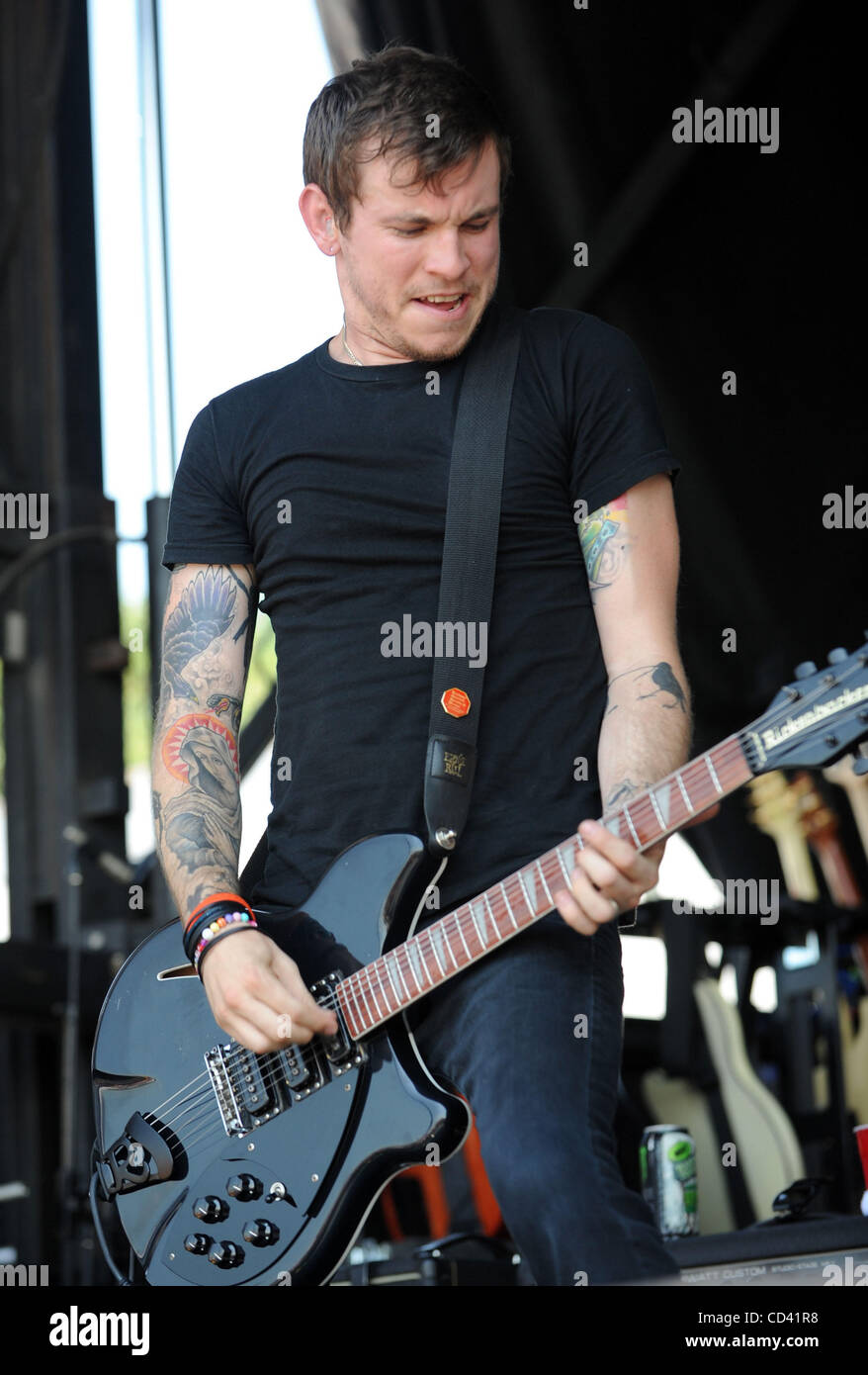 Against Me! Frontman Tom Gabel Becoming a Woman - ABC News