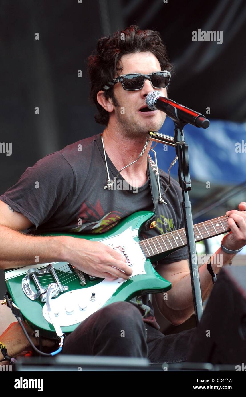 Aug 03, 2008 Chicago, Illinois, USA Singer / Guitarist GARRETT