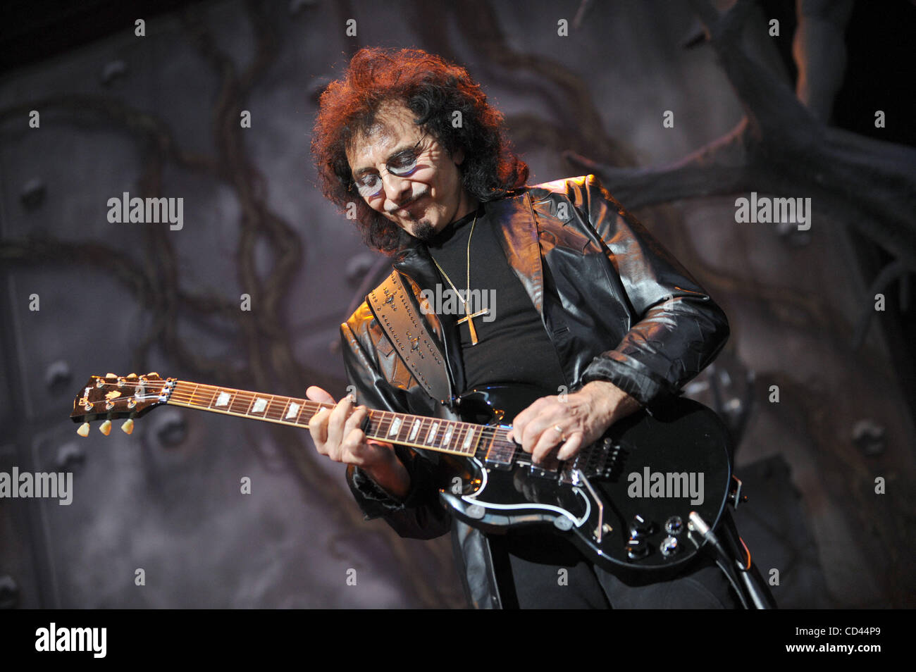 Tony Iommi Tony Iommi's Iconic Riffs, Heavy Tones, And, 45 OFF