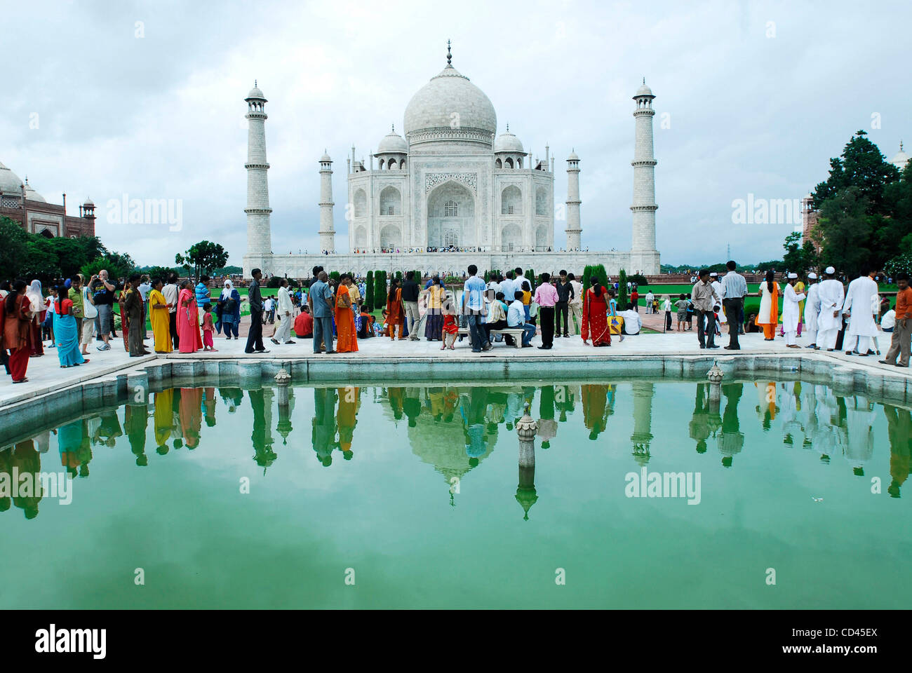 Taj mahal in august hi-res stock photography and images - Alamy