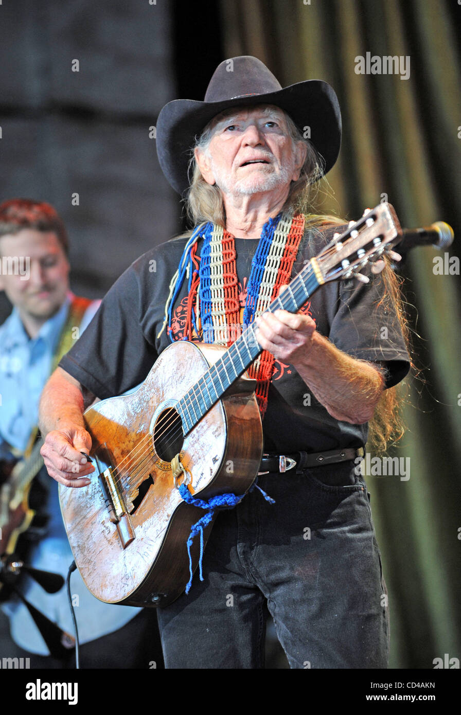 Sep 20, 2008 - Mansfield, Massachusetts; USA - Musician WILLIE NELSON ...