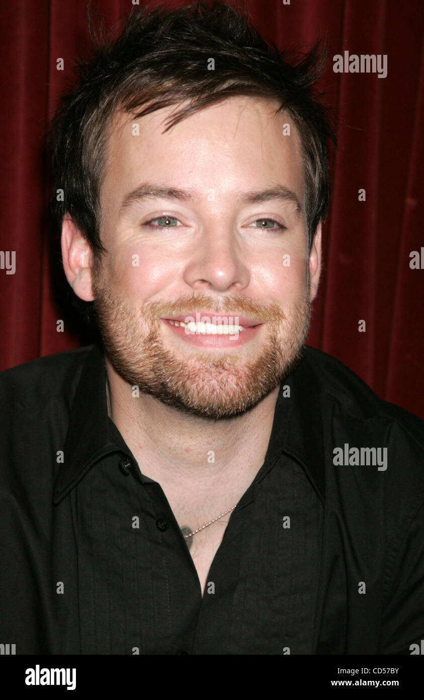 American idol winner david cook hi-res stock photography and images - Alamy