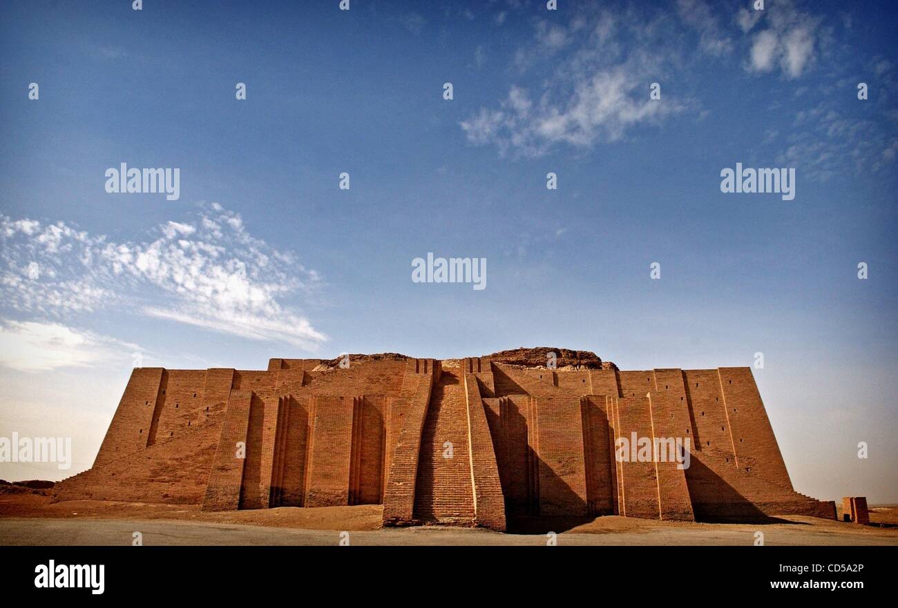 Mar 01, 2008 - Tallil, Iraq - On the outskirts of Camp Adder, a logistics base in southern Iraq, is the Ziggurat of Ur, an ancient temple that is more than 4,000 years old. Built by the Sumerians in honor of their moon god, the rectangular temple towers over the flat Iraqi desert and can be seen for Stock Photo