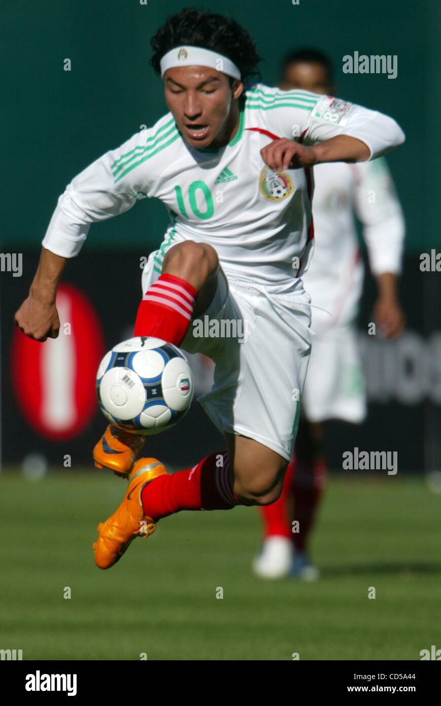 Mexico's Cesar Villaluz controls the ball during the game against Australia in the second half at McAfee Coliseum in Oakland, Calif., on Sunday, Mar. 2, 2008.  The pre-Olympic teams tied 1-1. (Ray Chavez/The Oakland Tribune) Stock Photo