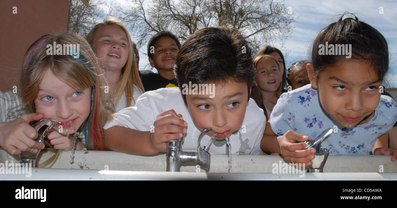 L-R) Gehringer Elementary second graders Karissa Coccimiglio, Rudy Belt and  Haydee Rodriguez cool down at the water fountain after running laps at  their Oakley, Calif. school on Thursday, March 13, 2008. Oakley