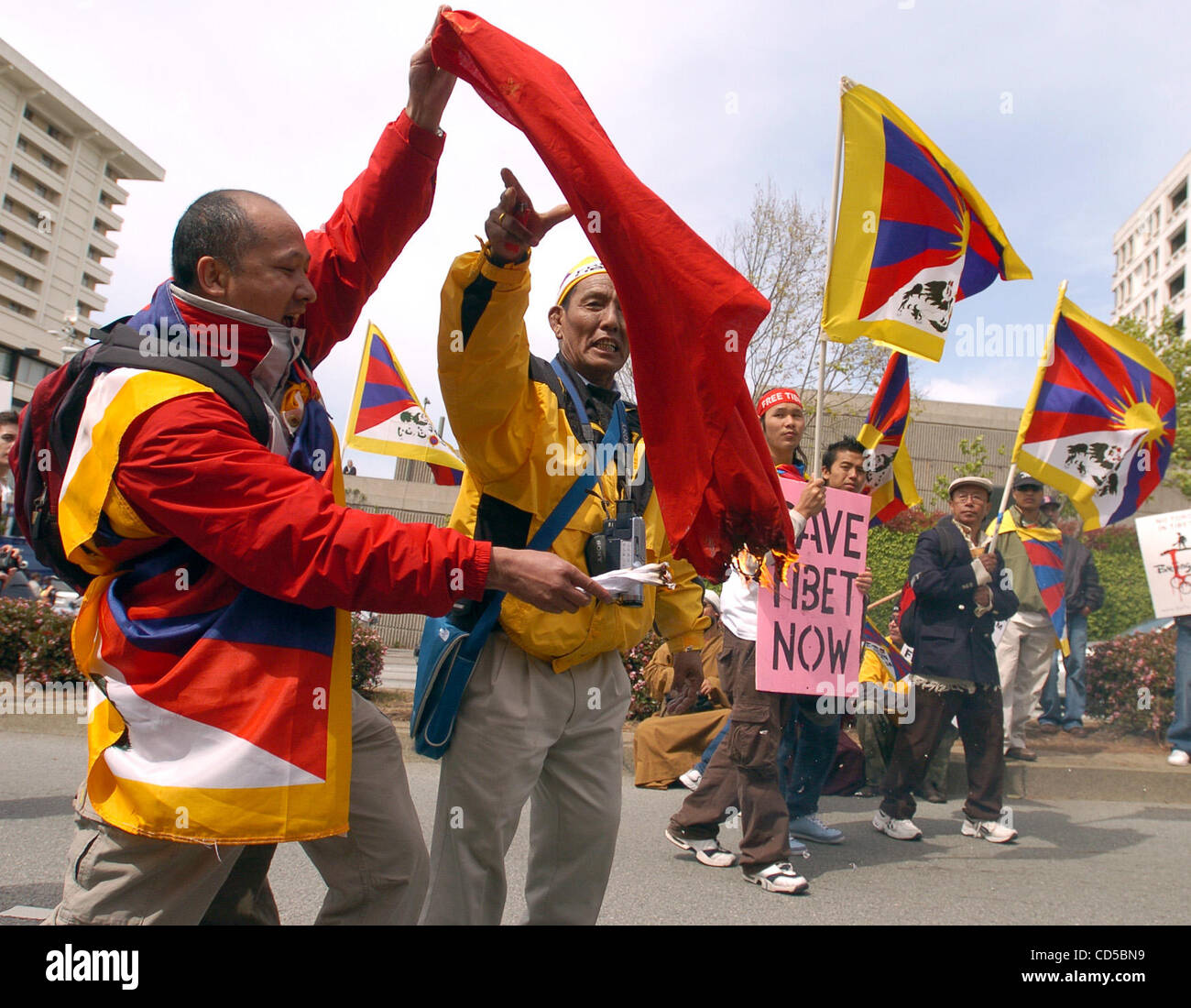 Burn the chinese flag hi-res stock photography and images - Alamy