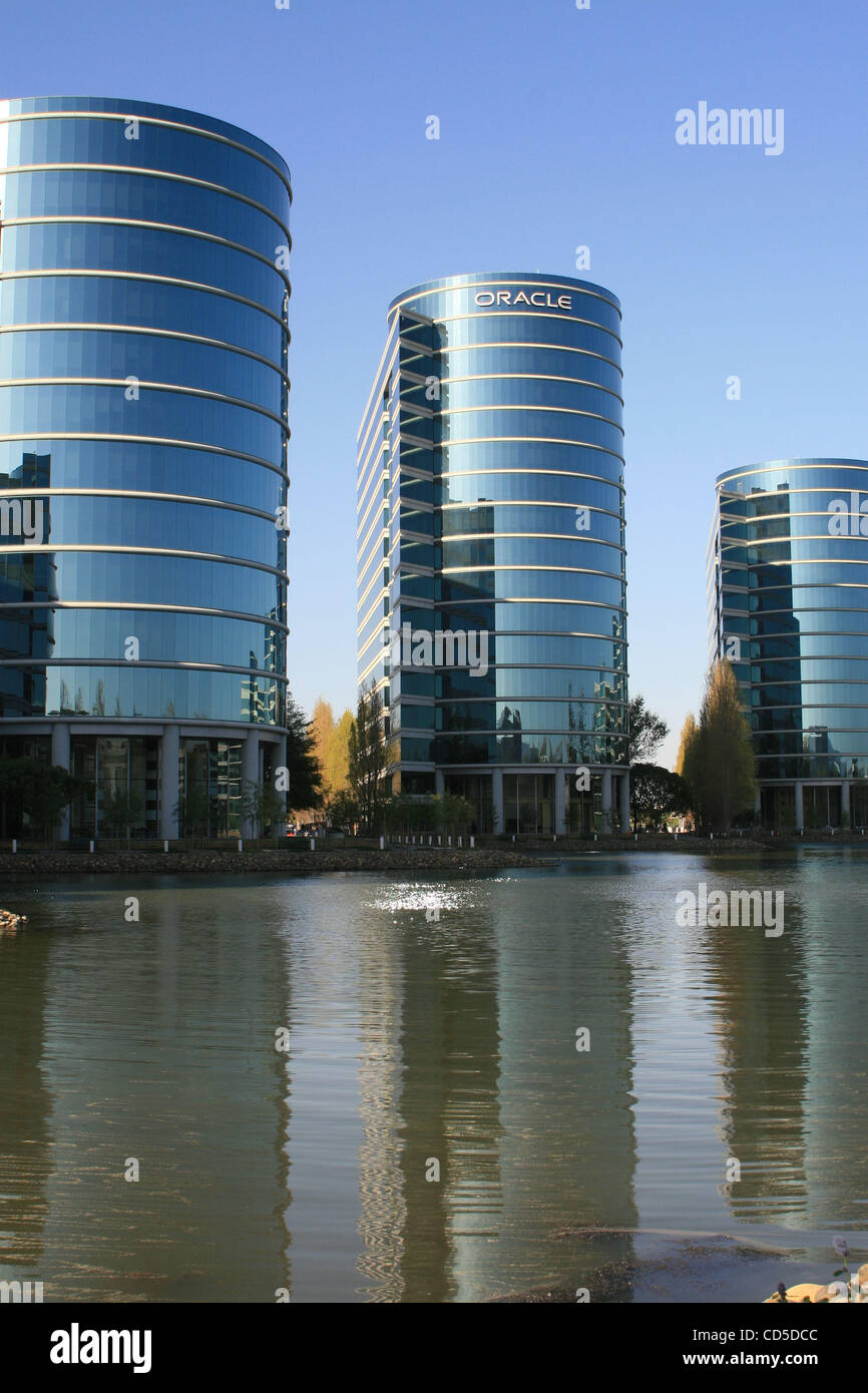 Apr 22, 2008 - Redwood Shores, California, USA - The headquarters of Oracle located in Redwood Shores, California, in Silicon Valley.  Photo shows impressive buildings, grounds, signs, logo, and lake at Oracle headquarters.  Led by Chief Executive Officer Larry Ellison, Oracle states that its busine Stock Photo