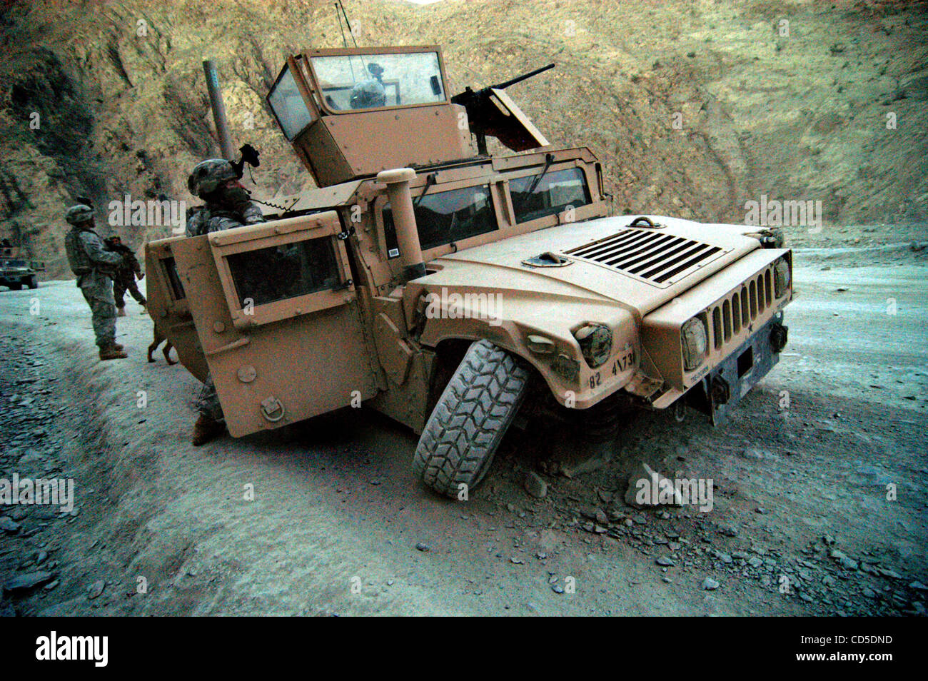 Apr 25, 2008 - Paktya Province, Afghanistan - One of the Charlie Co, 1-61 Cav, 4th BCT, 101st Abn, half-dozen Humvees on an evening patrol in eastern Afghanistan disabled with a severed axle arm. (Credit Image: © Paul Avallone/ZUMA Press) Stock Photo