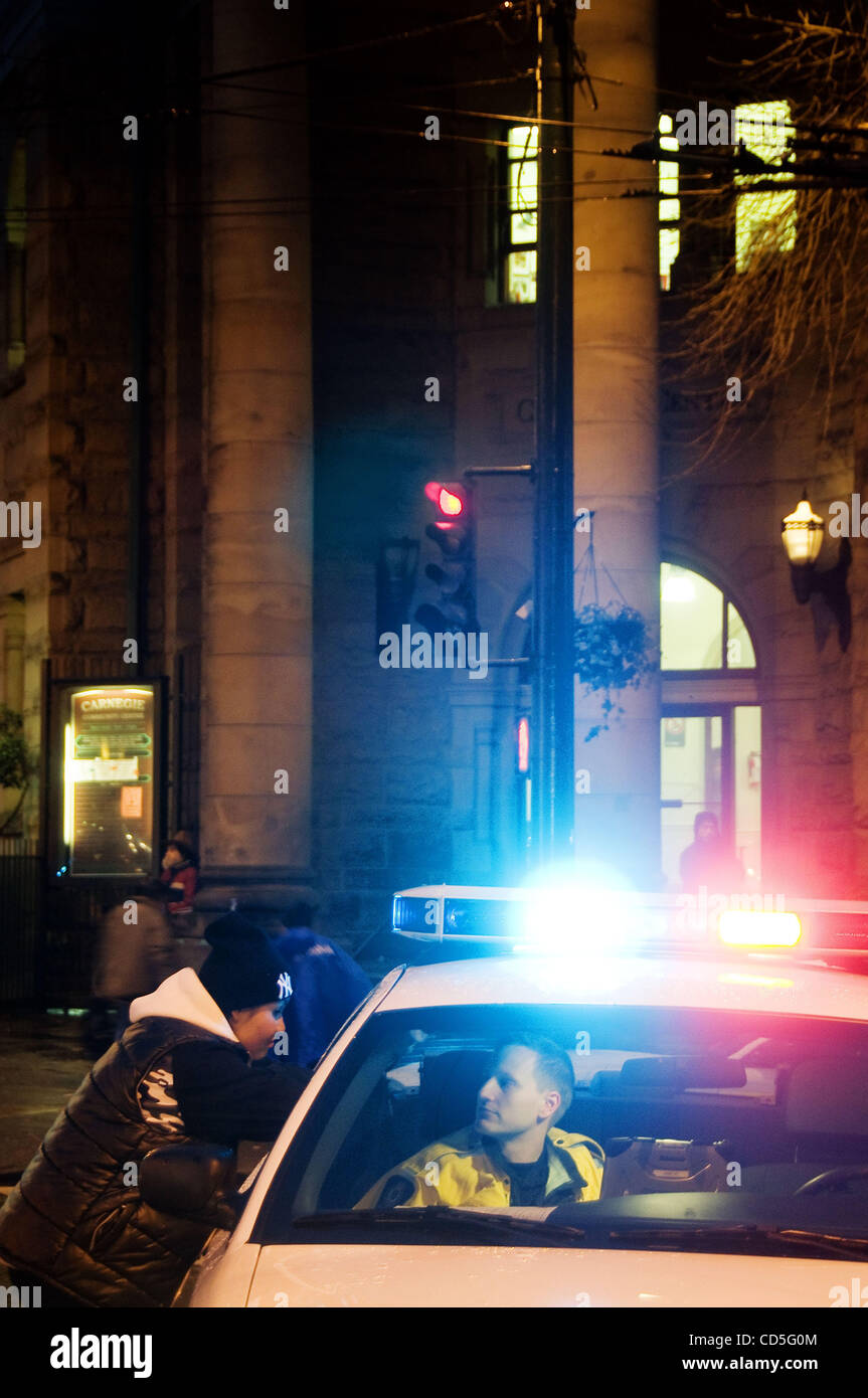 Jun. 12, 2008 - Vancouver, British Columbia, Canada - A policeman talks with a neighbourhood resident out front of de facto community hub Carnegie Centre at the drug-addled crossroads of Hastings and Main. (Credit Image: ©Austin Andrews/zReportage.com/ZUMA) Stock Photo