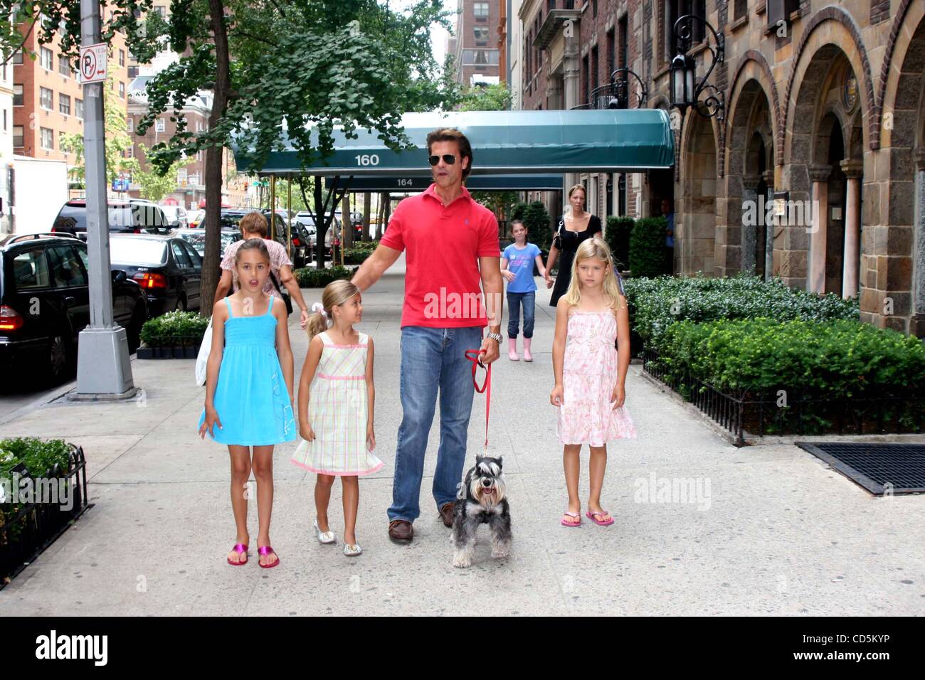 Aug. 13, 2008 - New York, New York, U.S. - EXCLUSIVE  SHOOT OF LORENZO LAMAS WITH HIS 3 DAUGHTERS, ALEXANDRA LAMAS, 10- VICTORIA LAMAS, 9 - ISABELLA LAMAS, 7 & DOG MAXI..LOCATION: NEW YORK New York  08-13-2008.  -   2008.K59139JBU(Credit Image: Â© Judie Burstein/Globe Photos/ZUMAPRESS.com) Stock Photo