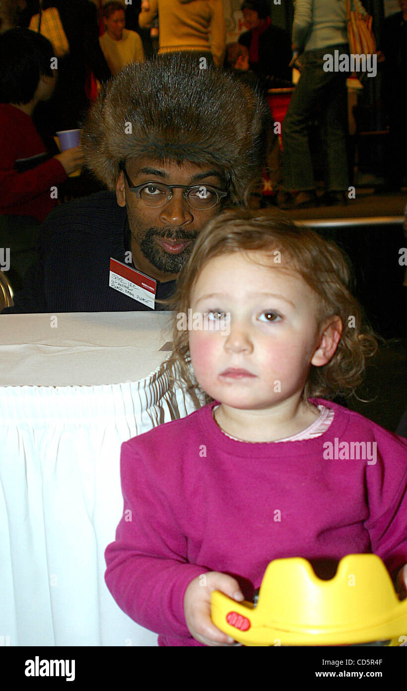 Tonya Sign Jan. 16, 2003 - New York, New York, U.S. - K28579RM SPIKE LEE AND WIFE ...