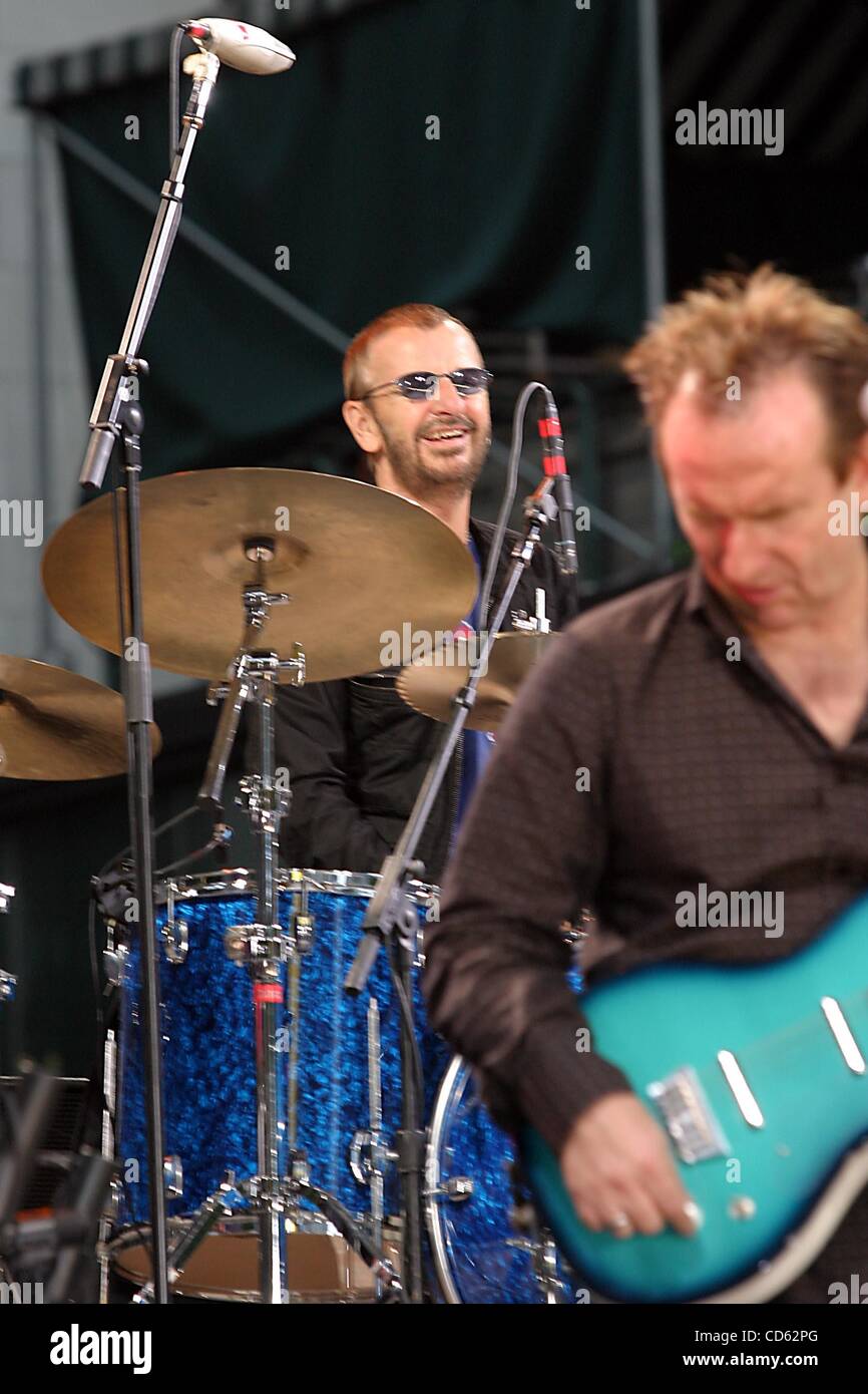 Colin hay ringo starr ringo hi-res stock photography and images - Alamy