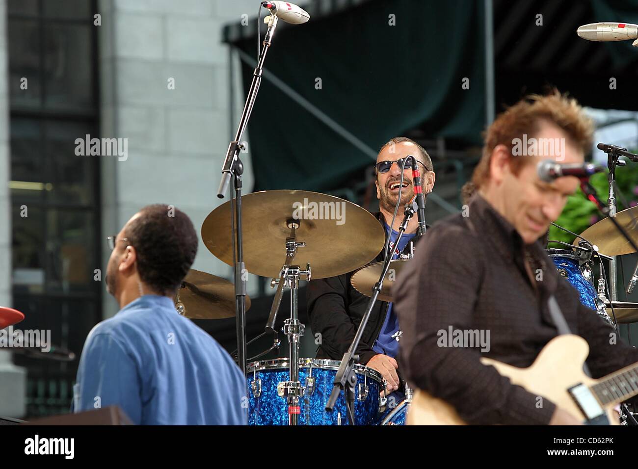 Colin hay ringo starr ringo hi-res stock photography and images - Alamy