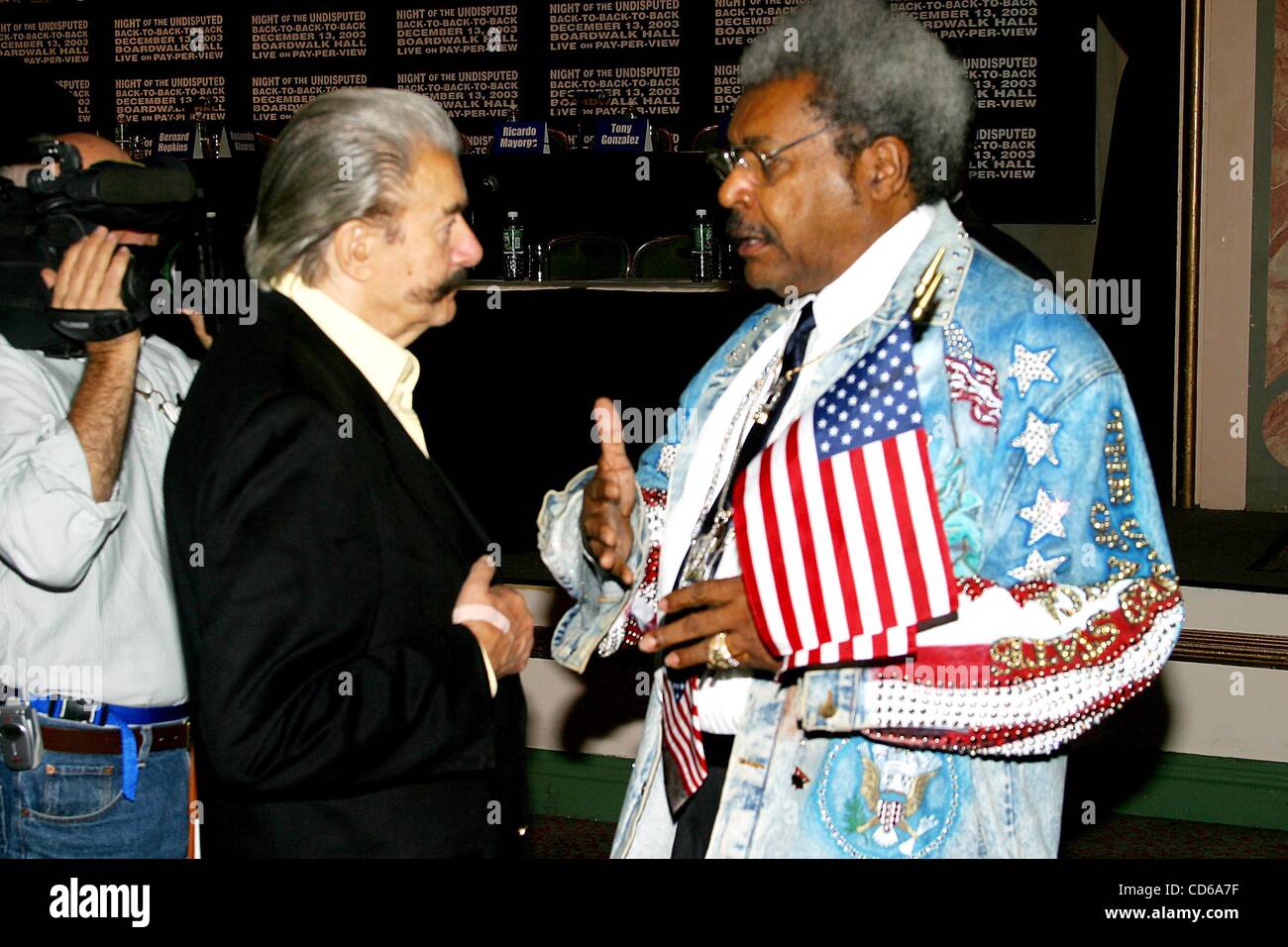 Oct. 9, 2003 - New York, New York, U.S. - K33375RM.DON KING'S PRESS CONFERENCE TO ANNOUNCE THE .LINE-UP FOR HIS UP COMING BOXING EVENT, .''BACK-TO-BACK-TO-BACK''..WHICH WILL TAKE PLACE ON DECEMBER 13, IN ATLANTIC New York, NEW JERSEY. .NEW YORK New York..   /     2003.DON KIN G AND LEROY NEIMAN(Cred Stock Photo