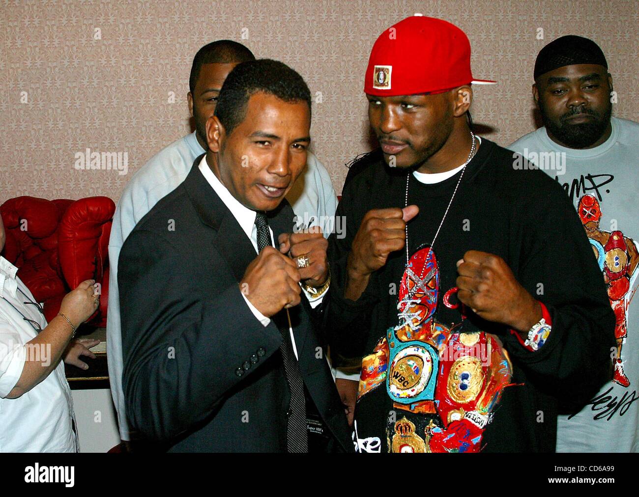 Oct. 9, 2003 - New York, New York, U.S. - K33375RM.DON KING'S PRESS CONFERENCE TO ANNOUNCE THE .LINE-UP FOR HIS UP COMING BOXING EVENT, .''BACK-TO-BACK-TO-BACK''..WHICH WILL TAKE PLACE ON DECEMBER 13, IN ATLANTIC New York, NEW JERSEY. .NEW YORK New York..   /     2003.RICARDO MAYORGA AND BERNARD HOP Stock Photo