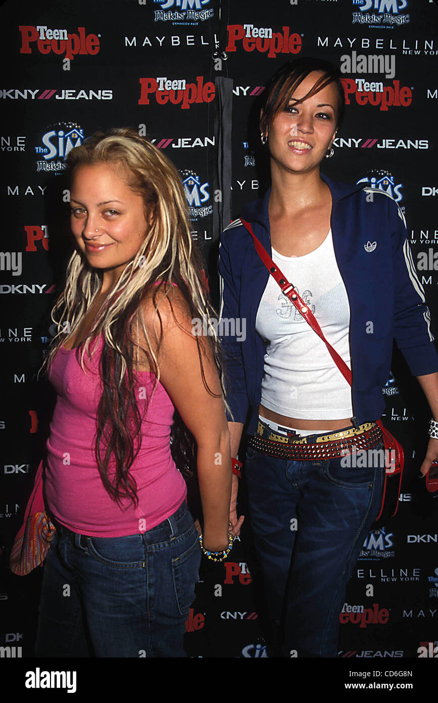 Nov. 16, 2003 - Hollywood, California, U.S. - I8223PR .SEAN PAUL HONORED AT TEEN PEOPLE 2003 ARTIST OF THE YEAR EVENT TEEN PEOPLE HOSTS SPECIAL AMERICAN MUSIC AWARDS PARTY AVALON, HOLLYWOOD, CA .11/16/2003 .   /   /    2003.NICOLE RICHIE(Credit Image: Â© Phil Roach/Globe Photos/ZUMAPRESS.com) Stock Photo
