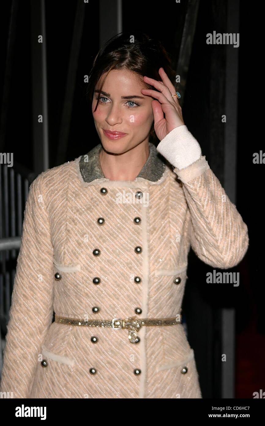 Dec. 3, 2003 - New York, New York, U.S. - K34413RM.SOMETHING'S GOTTA GIVE PREMIERE AT THE ZIEGFELD THEATRE, NEW YORK New York.12/03/2003.  /     2003.AMANDA PEET(Credit Image: Â© Rick Mackler/Globe Photos/ZUMAPRESS.com) Stock Photo